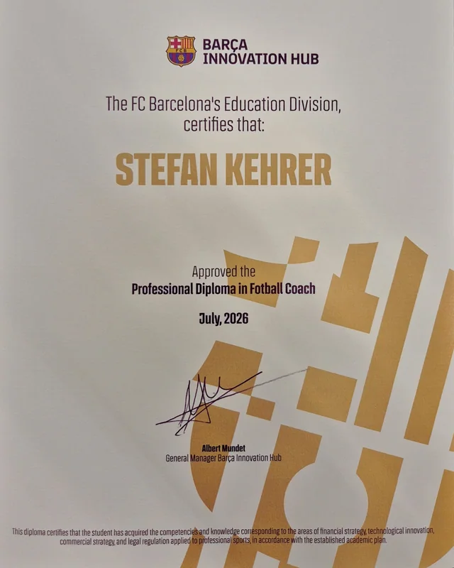 Berufsdiplom Football Coaching des Barça Innovation Hub für Stefan Kehrer